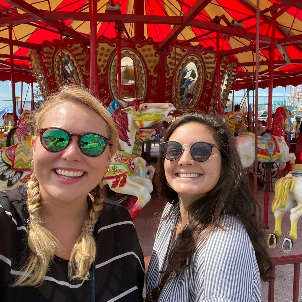 Meet your Poshers, Sarah & Kelly